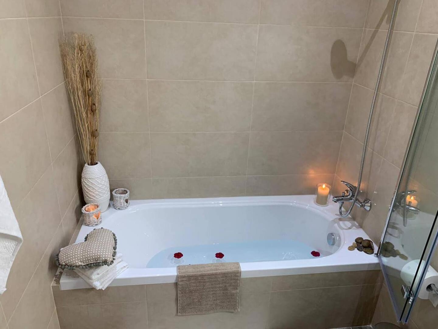 Fl 1 Ta'Lonza Luxury With Hot Tub By Homely Mellieha Bagian luar foto