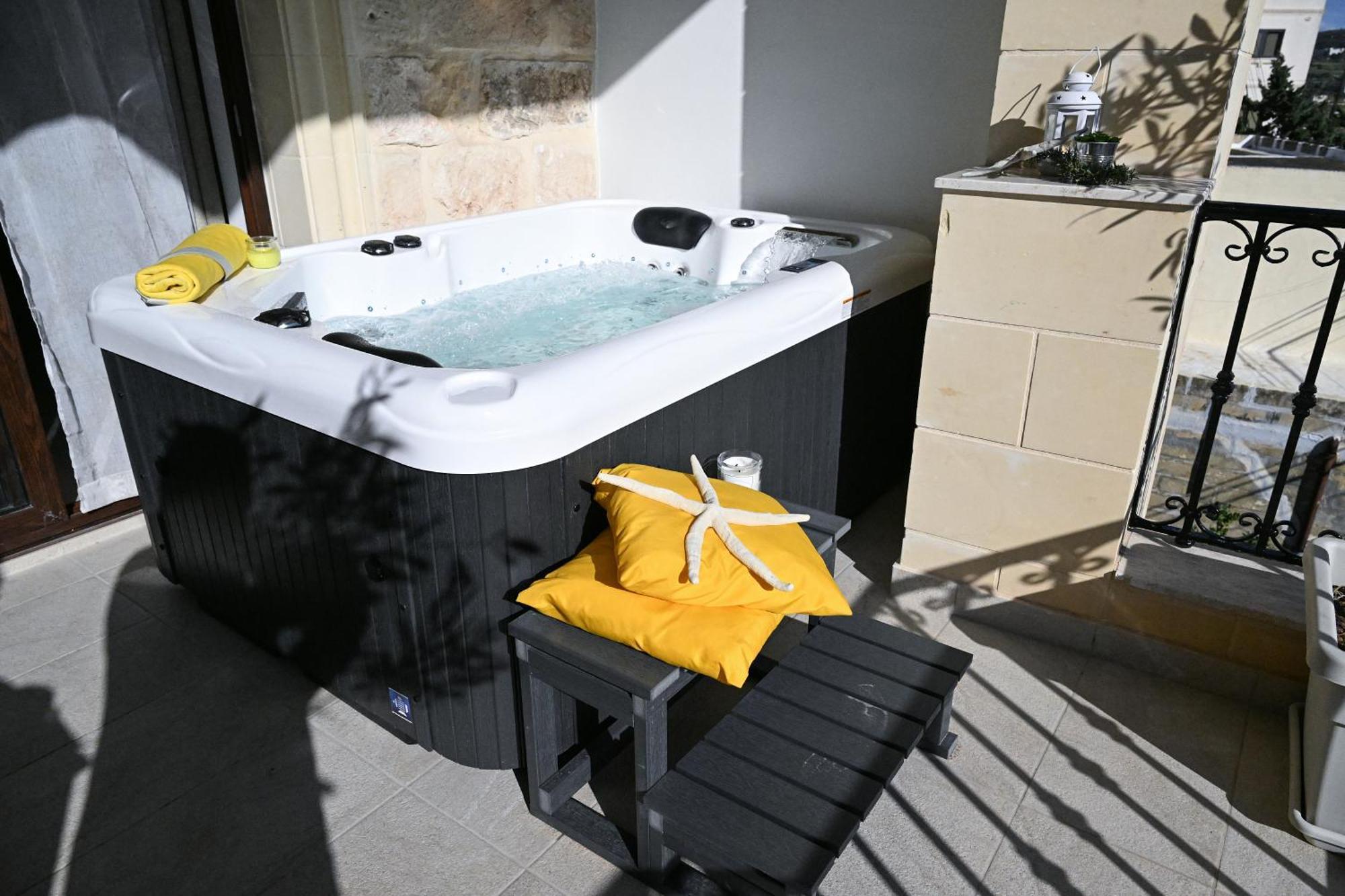 Fl 1 Ta'Lonza Luxury With Hot Tub By Homely Mellieha Bagian luar foto