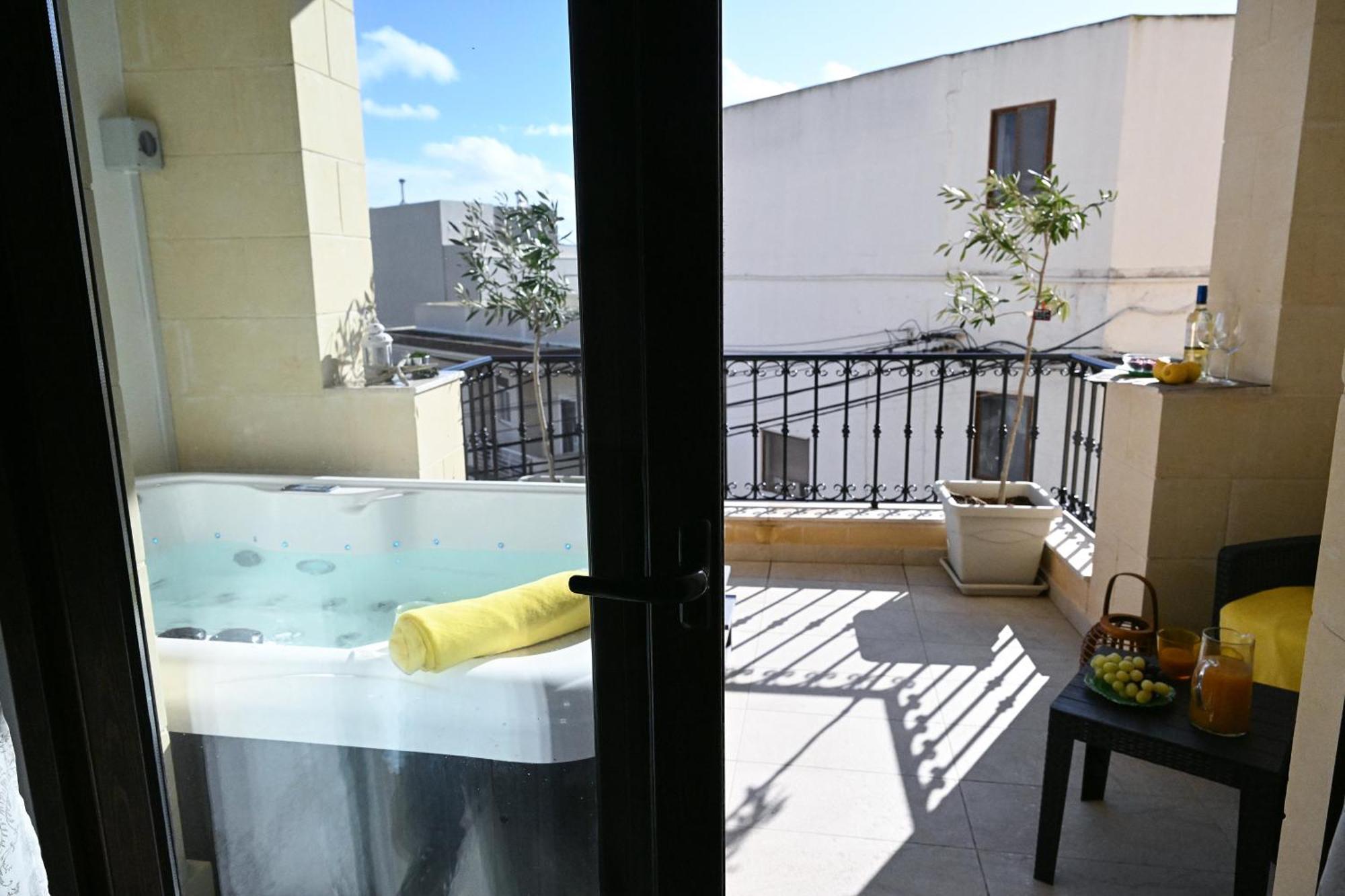 Fl 1 Ta'Lonza Luxury With Hot Tub By Homely Mellieha Bagian luar foto